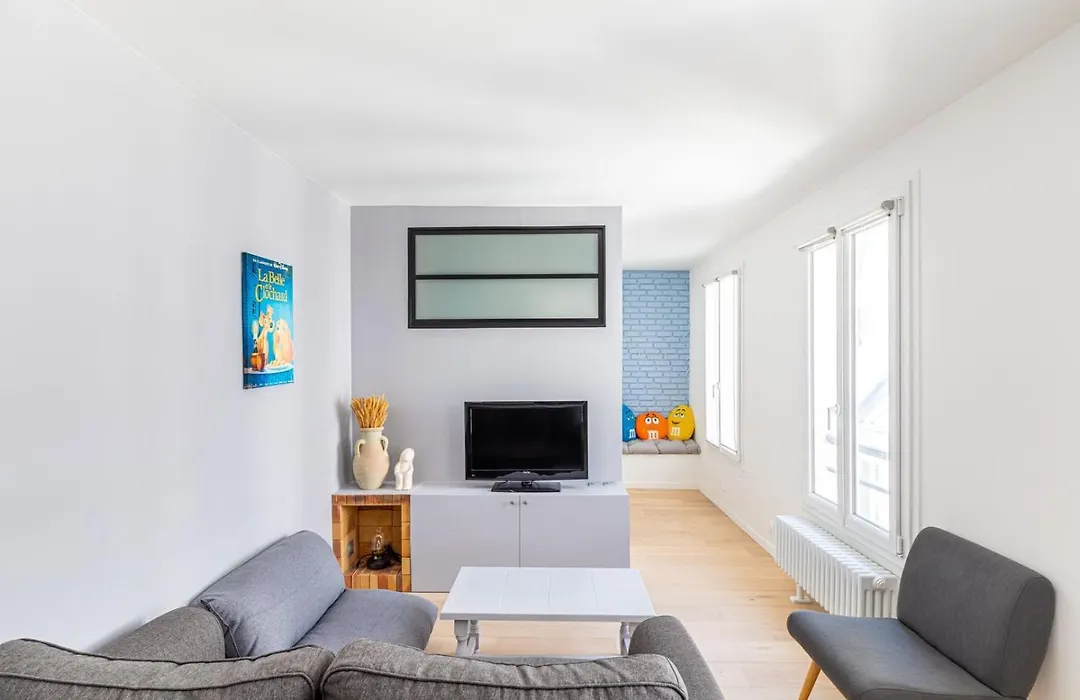 Stylish Paris Apartment Near Louvre & Notre-Dame-1