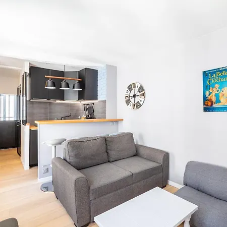 Stylish Paris Apartment Near Louvre & Notre-Dame-2