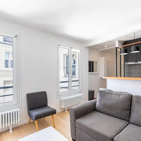 Stylish Paris Apartment Near Louvre & Notre-Dame-3